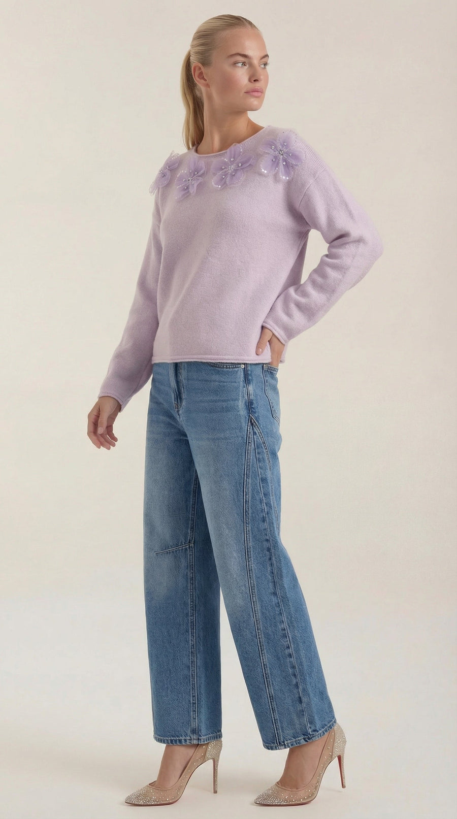 Suéter con diseño floral y escote redondo